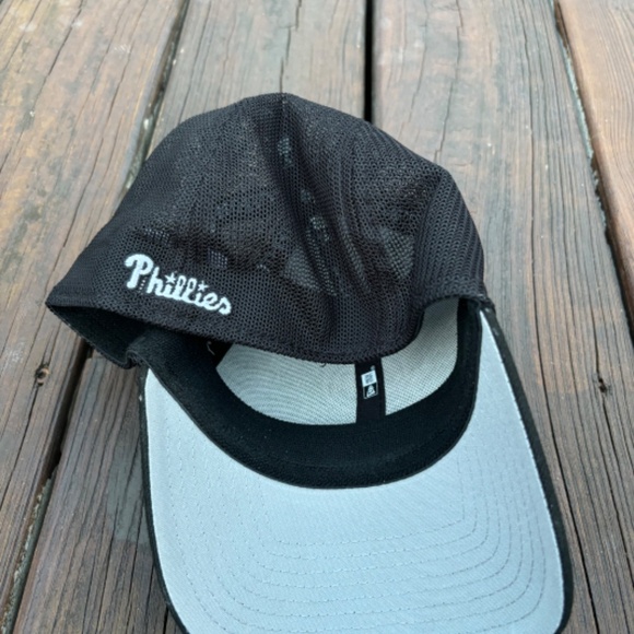 New Era Men's Philadelphia Phillies Black 39Thirty Fitted Baseball Cap M/L - Picture 3 of 4